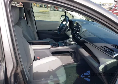 2021 Toyota Sienna Xle z USA, uszkodzony, nr VIN 5TDYRKEC5MS005155